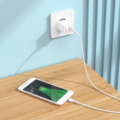 мережевий зарядний пристрій hoco c98a 1usb/18w/qc3.0 + (usb - microusb) (білий) 
