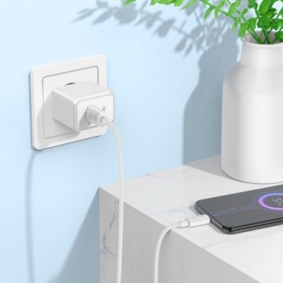 мережевий зарядний пристрій hoco cs12a 1usb/18w/qc3.0 (білий) 