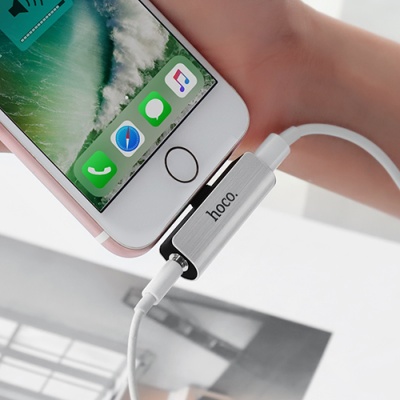 перехідник hoco ls25 lightning - aux (3.5mm) + lightning charge (сталевий) 